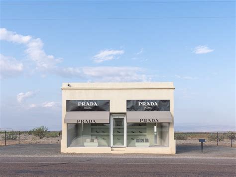 prada marfa boutique.